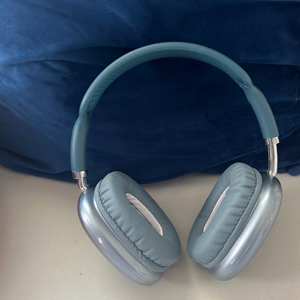 Blue stereo headphones p9